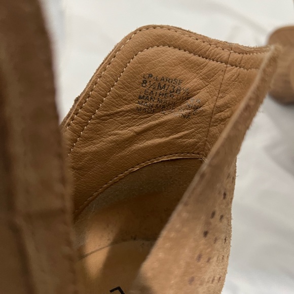 Lucky Brand Larise Tan Perforated Suede Ankle Open Toe Booties Sz 8.5 - Picture 3 of 5